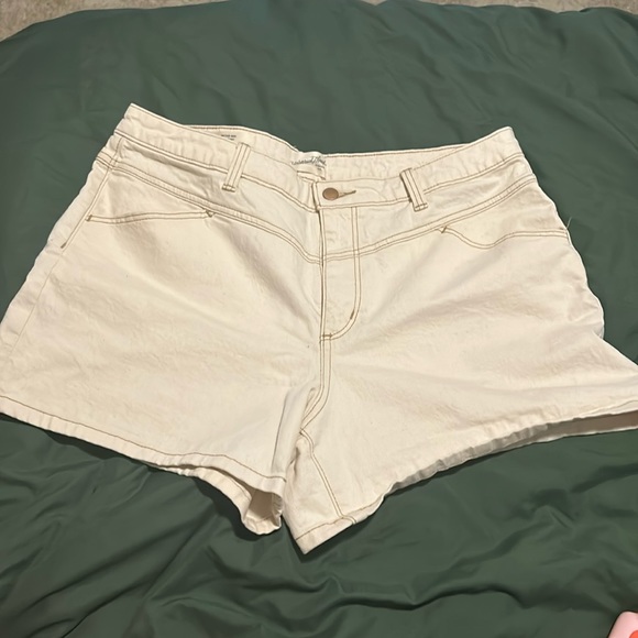 Universal Threads Vintage Midi Cream Shorts - Picture 2 of 4